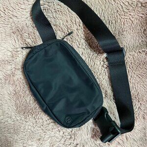 Lululemon Everywhere Belt Bag